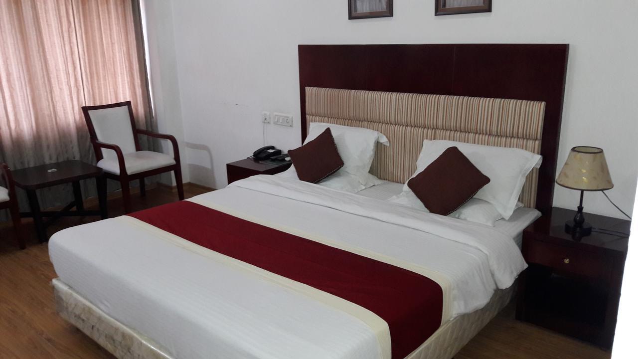 Aroma Residency Hotel Tinsukia Kültér fotó